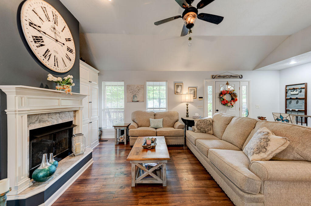 10908 Possum Trail Road Harrison, TN 37341 - Photo 10 of 52 Living Room