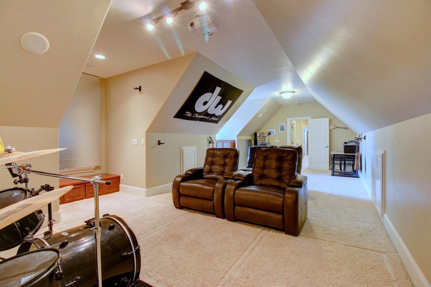 569 Grey Hawk Way Central Point, OR 97502 - Photo 18 of 35 Gallery Image 18