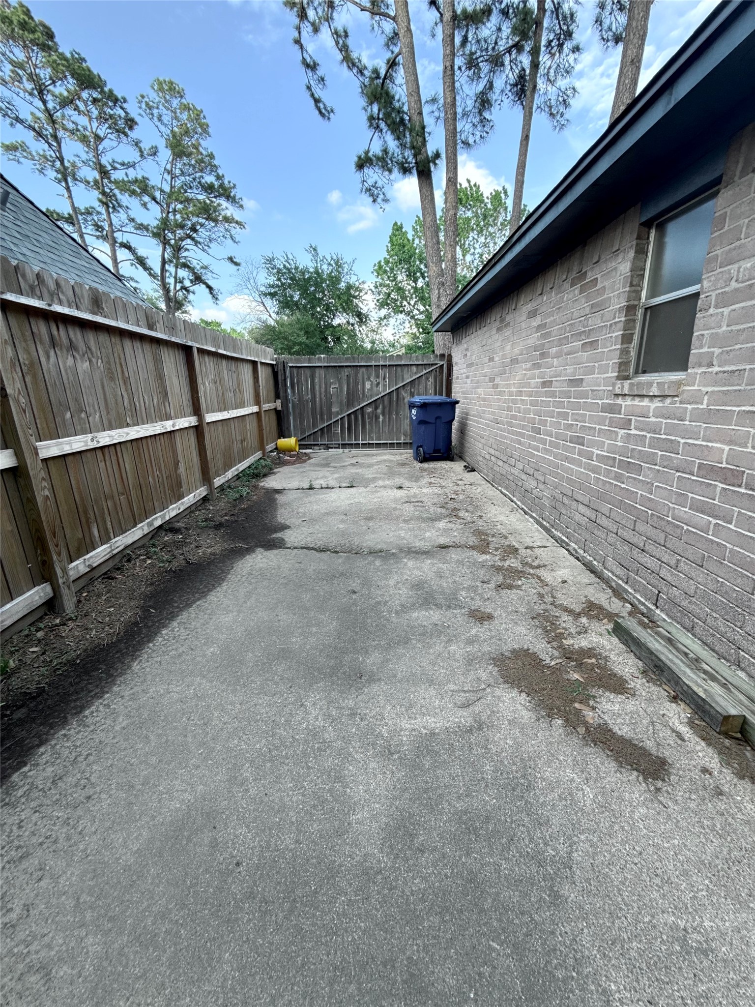 17719 Windy Point Drive Spring, TX 77379 - Photo 31 of 33 Driveway