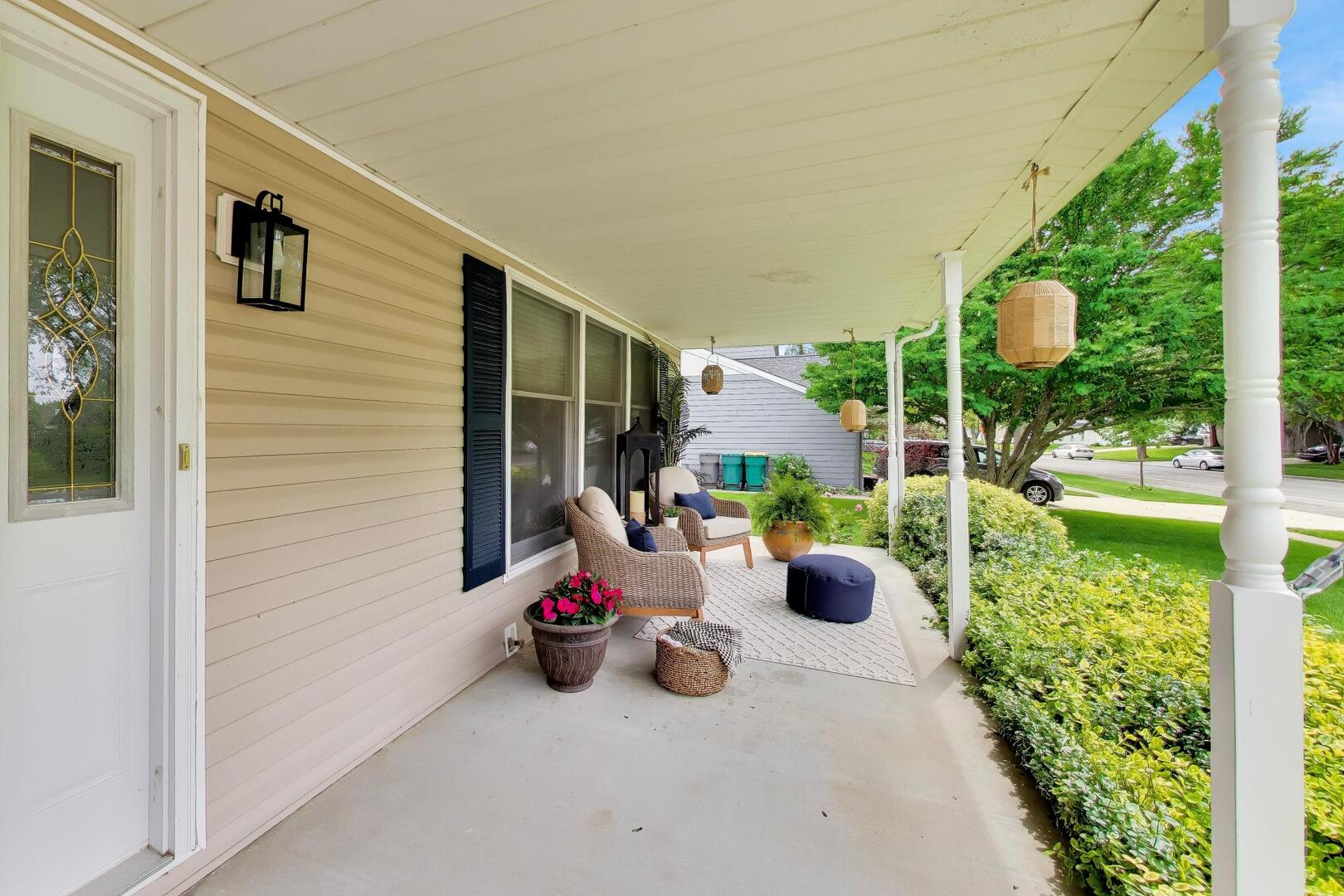 904 South Raven Road Shorewood, IL 60404 - Photo 2 of 29