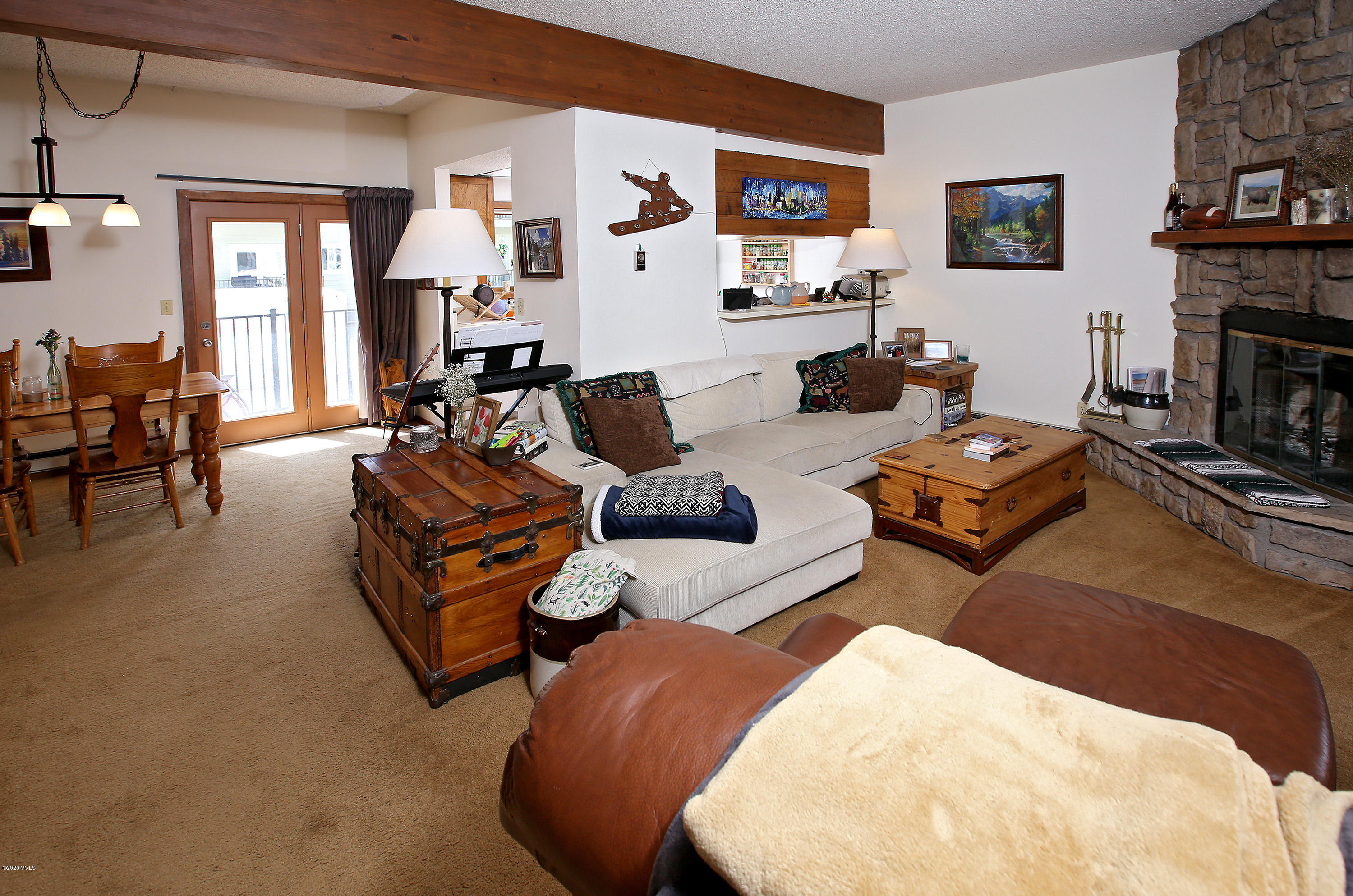 314_eagle_road_unit_3_living_3