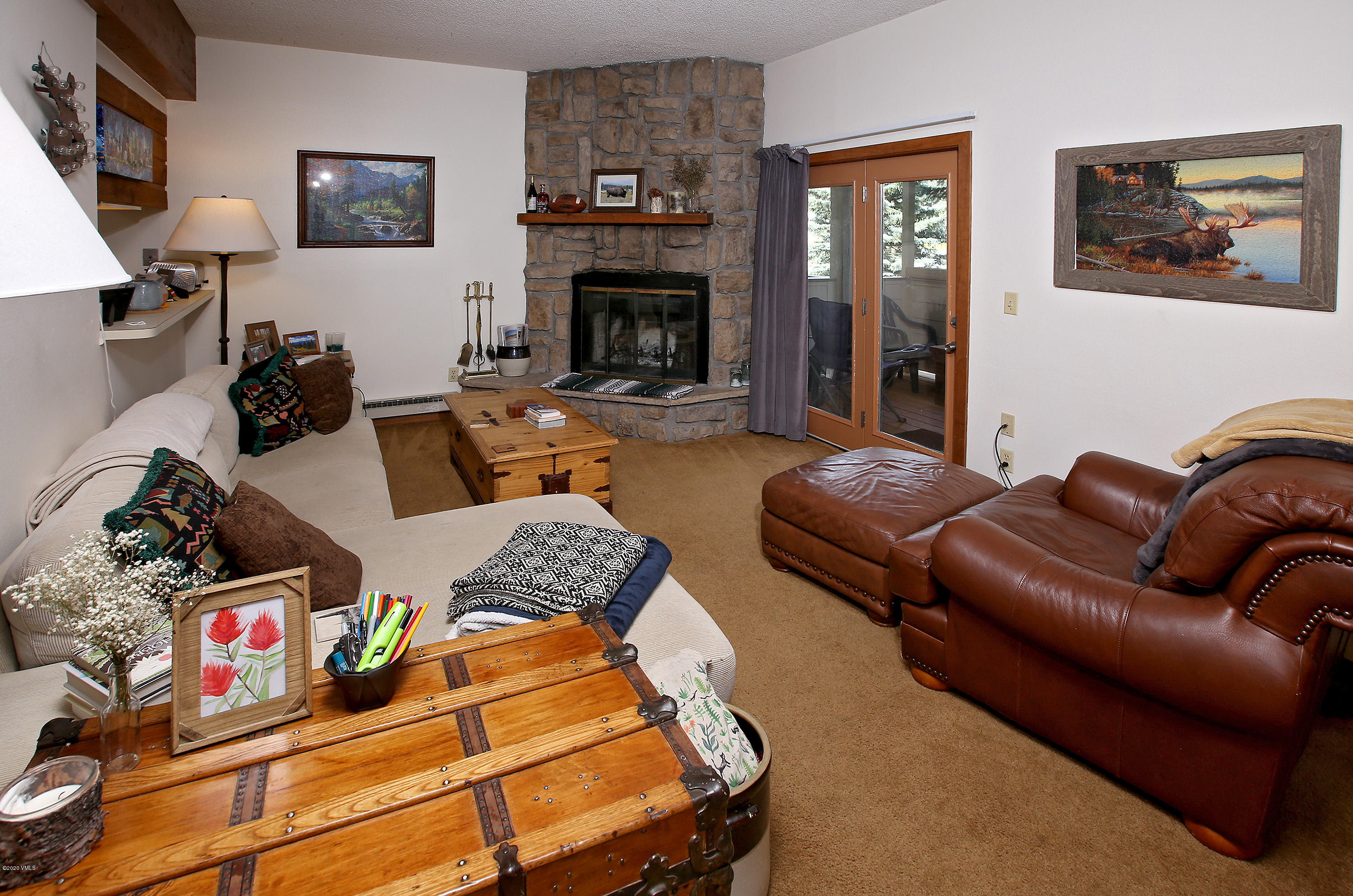 314_eagle_road_unit_3_living_1