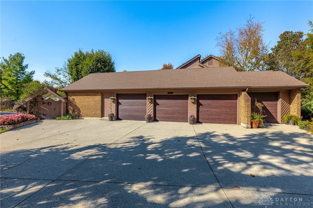 4951 Walnut Walk Kettering, OH 45429 - Photo 3 of 91