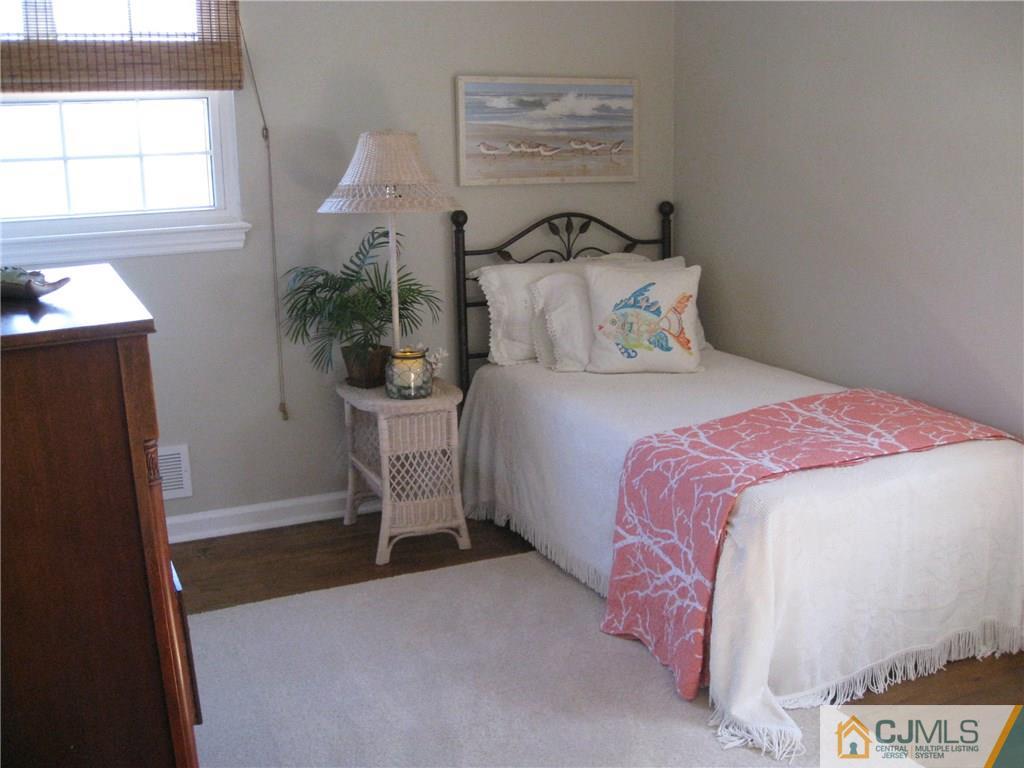 3 Wynn Road Edison, NJ 08817 - Photo 9 of 13 a bedroom with a bed and a potted plant