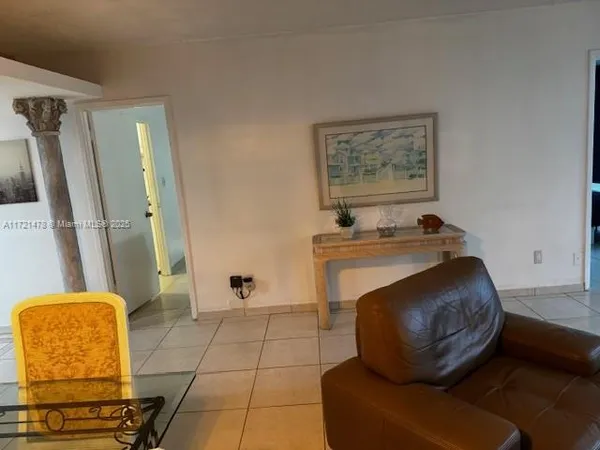 $3,150 | 5401 Collins Avenue, Unit 430, Miami Beach, FL 33140