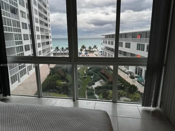 $3,150 | 5401 Collins Avenue, Unit 430, Miami Beach, FL 33140
