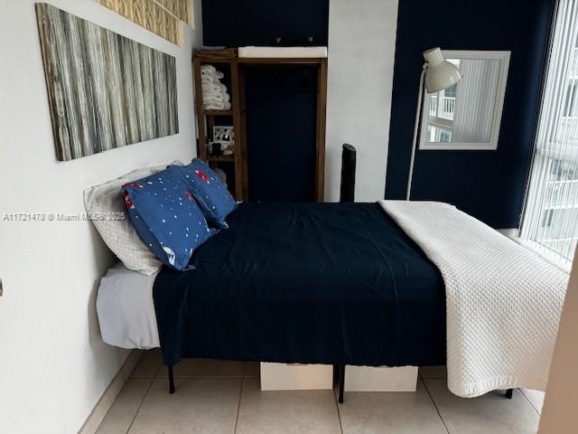 5401 Collins Avenue, Unit 430 Miami Beach, FL 33140 - Photo 35 of 52 a bedroom with a bed and a mirror