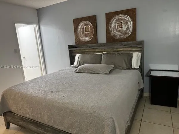 $3,150 | 5401 Collins Avenue, Unit 430, Miami Beach, FL 33140