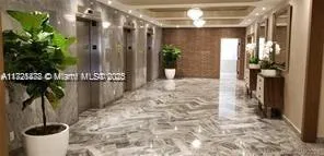 $3,150 | 5401 Collins Avenue, Unit 430, Miami Beach, FL 33140