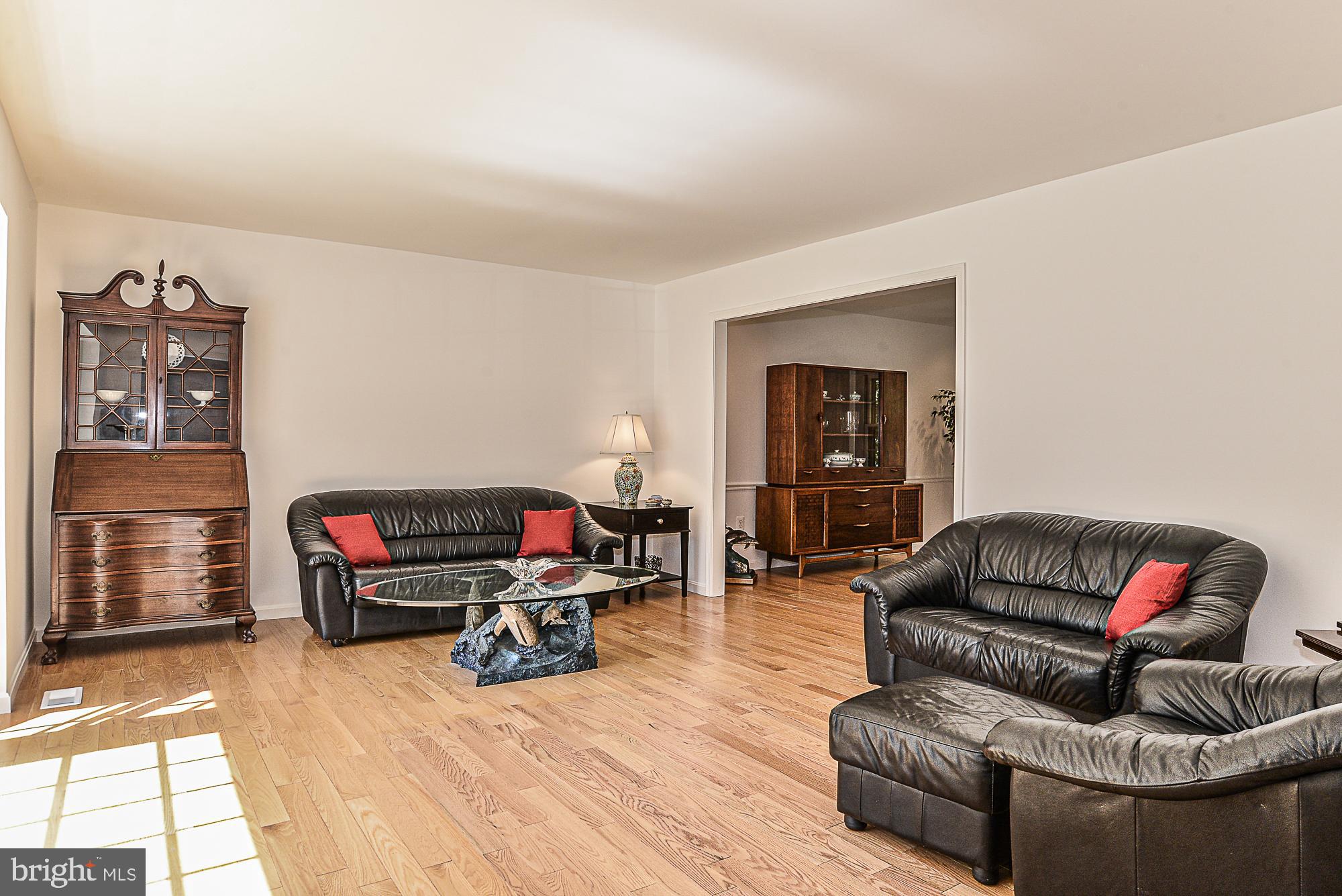 9106 Scott Street Springfield, VA 22153 - Photo 2 of 34 Gleaming hardwood flooring on main level!