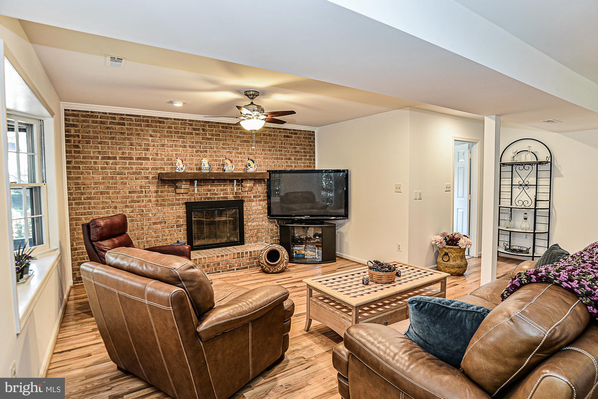 9106 Scott Street Springfield, VA 22153 - Photo 13 of 34 Recessed lighting & ceiling fan