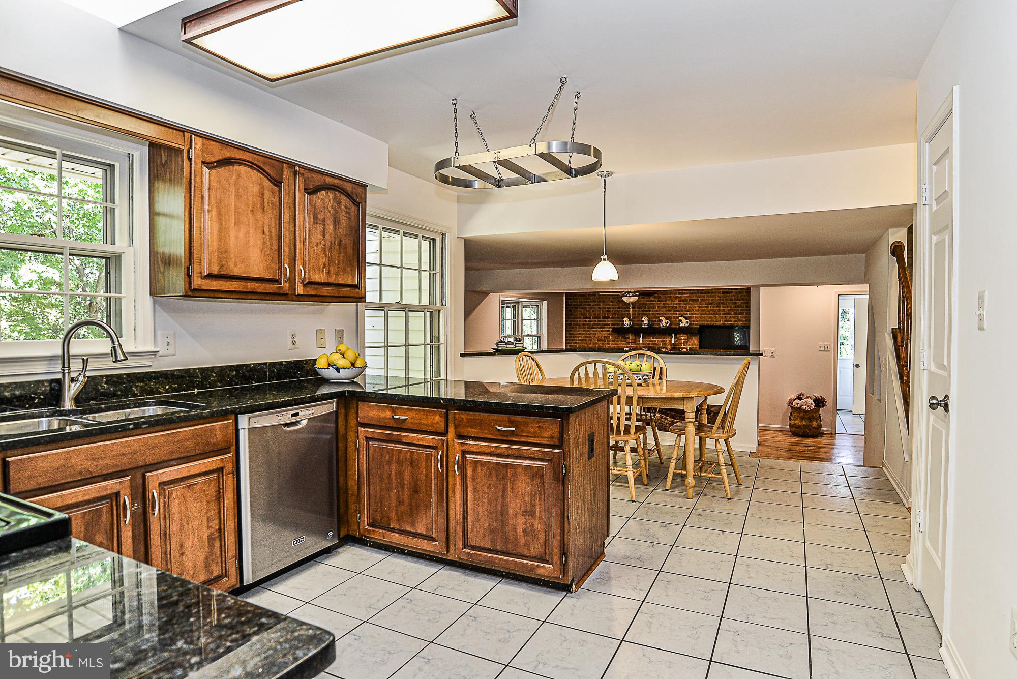 9106 Scott Street Springfield, VA 22153 - Photo 7 of 34 Beautifully updated kitchen!