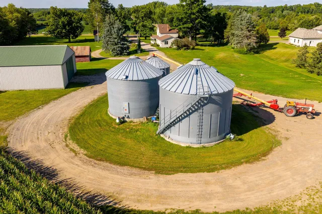 $699,900 | 1788 397th Avenue Northeast, Stanchfield, MN 55080