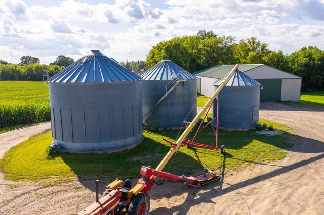 $699,900 | 1788 397th Avenue Northeast, Stanchfield, MN 55080