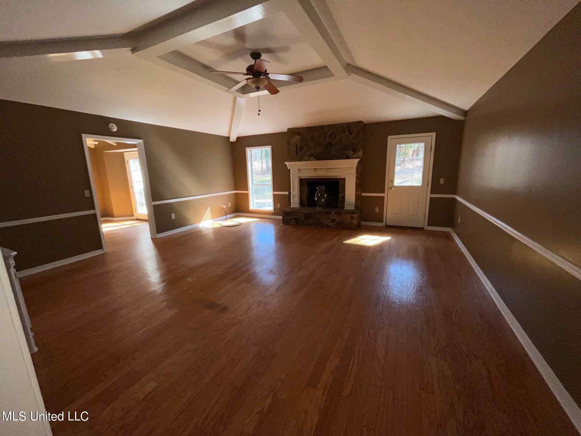313 Wyatt Woods Street Raleigh, MS 39153 - Photo 4 of 34 living2