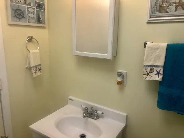 $1,295 | 104 North Cambridge Avenue, Unit REAR, Ventnor City, NJ 08406