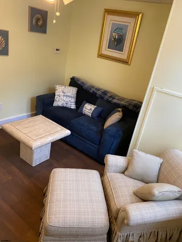 $1,295 | 104 North Cambridge Avenue, Unit REAR, Ventnor City, NJ 08406