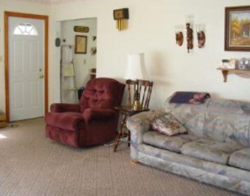 363 Donaldson Road Fenelton, PA 16034 - Photo 5 of 14 Living Room.