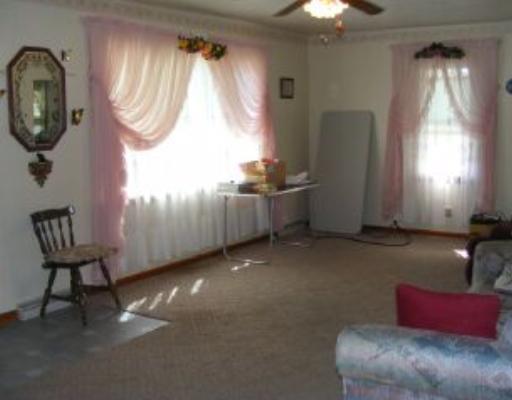 363 Donaldson Road Fenelton, PA 16034 - Photo 6 of 14 Living Room.