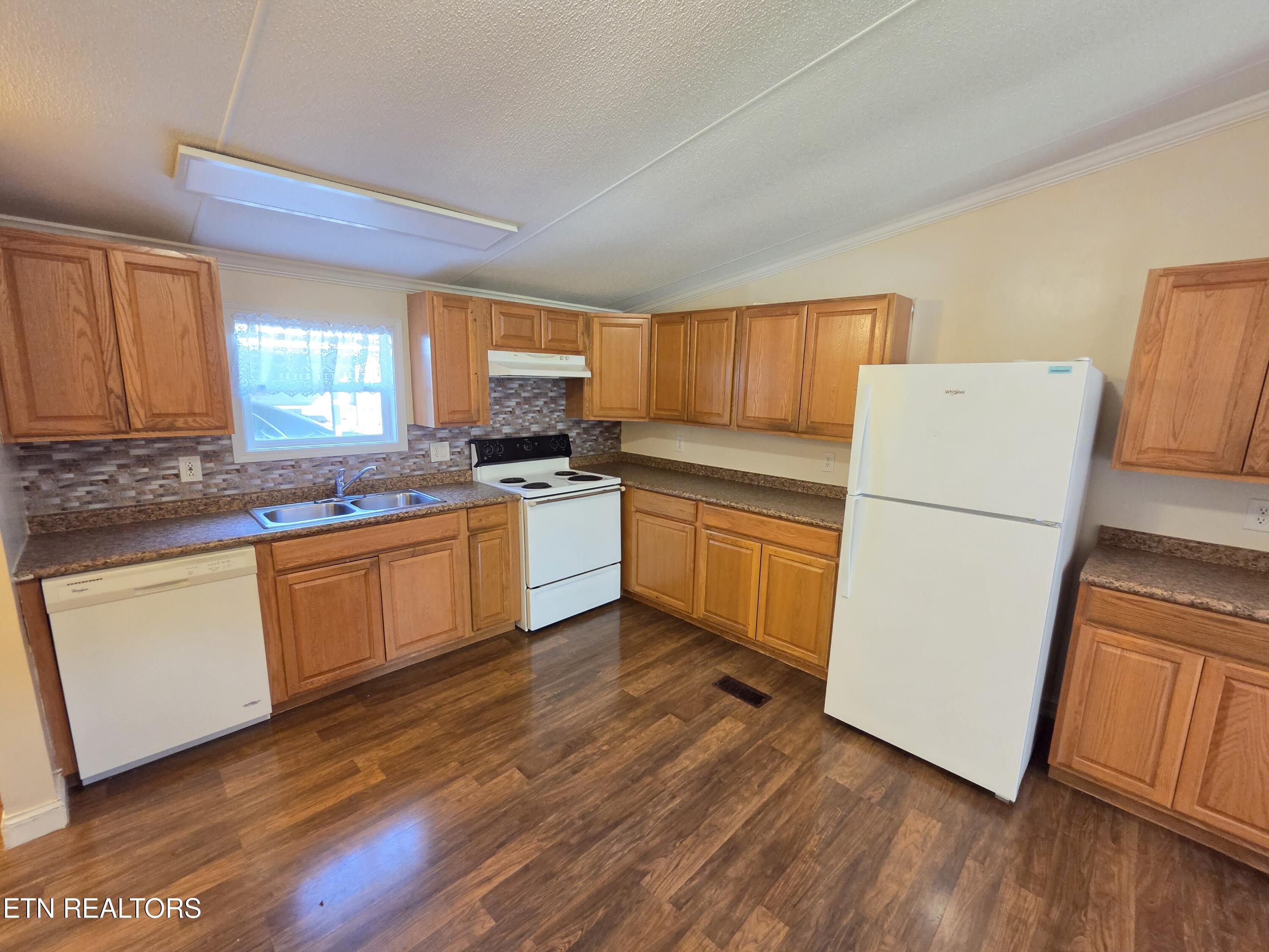 2262 Mentor Road Louisville, TN 37777 - Photo 20 of 40 1423