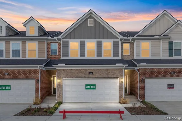 $559,285 | 811 Balmoral Lane, Troy, MI 48085