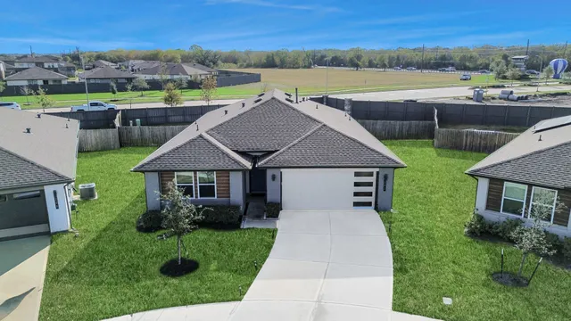 $2,250 | 202 Serena Pk Lane, Rosharon, TX 77583