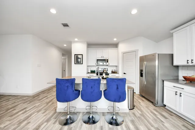 $2,250 | 202 Serena Pk Lane, Rosharon, TX 77583