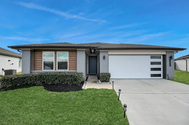 $2,250 | 202 Serena Pk Lane, Rosharon, TX 77583