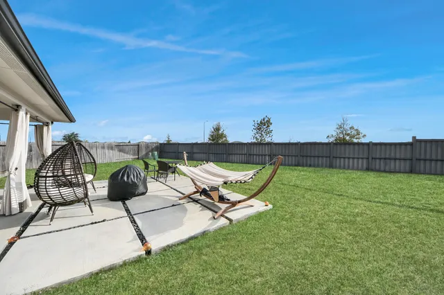 $2,250 | 202 Serena Pk Lane, Rosharon, TX 77583