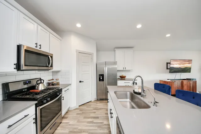 $2,250 | 202 Serena Pk Lane, Rosharon, TX 77583