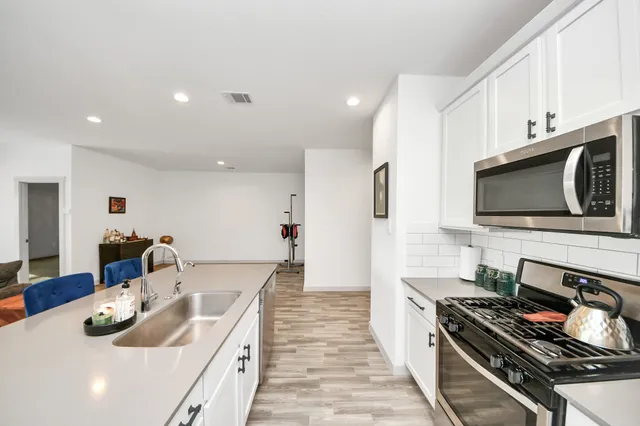 $2,250 | 202 Serena Pk Lane, Rosharon, TX 77583