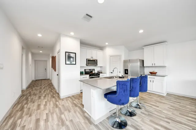 $2,250 | 202 Serena Pk Lane, Rosharon, TX 77583