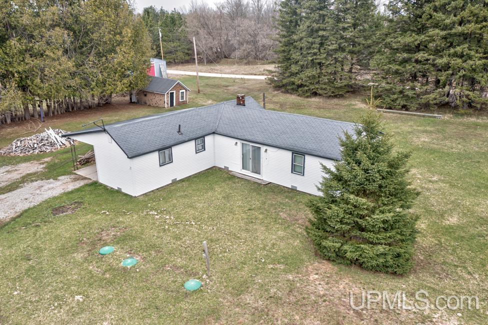6193 G5 Road Escanaba, MI 49829 - Photo 3 of 36
