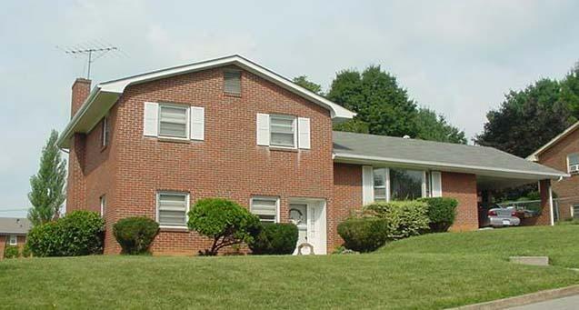 1820 Angus Road Northwest Roanoke, VA 24017 - Photo 1 of 5 Front View