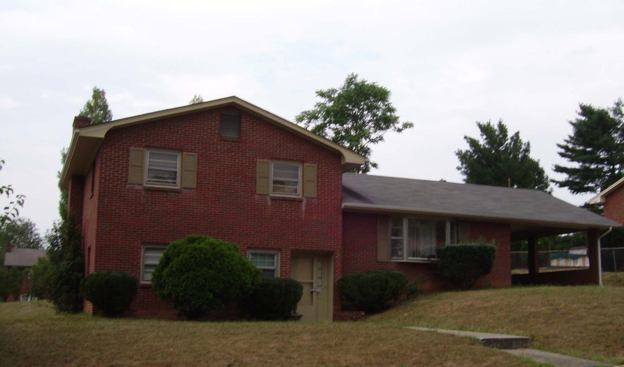 1820 Angus Road Northwest Roanoke, VA 24017 - Photo 2 of 5 Front View 2