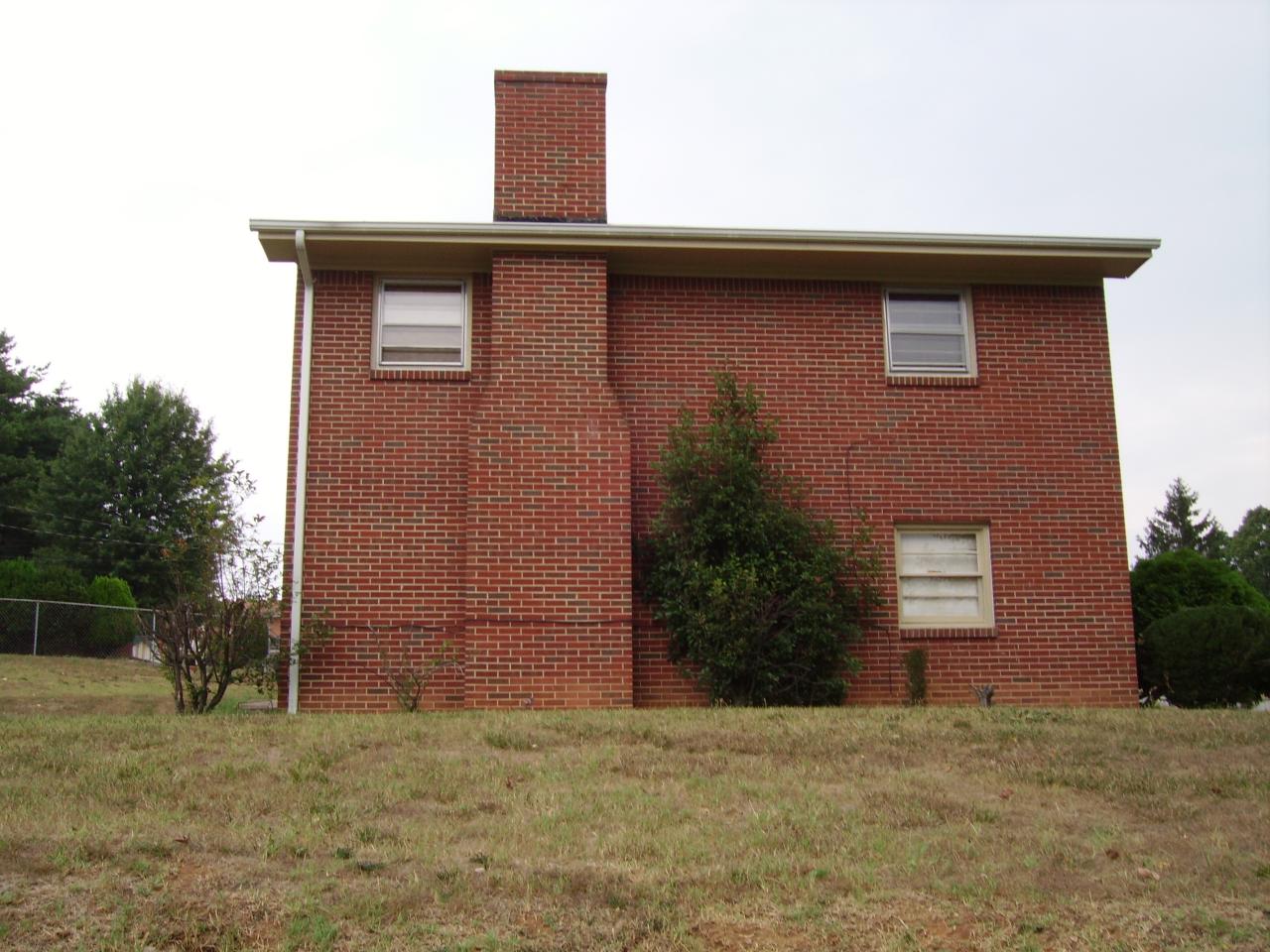 1820 Angus Road Northwest Roanoke, VA 24017 - Photo 4 of 5 Back 2