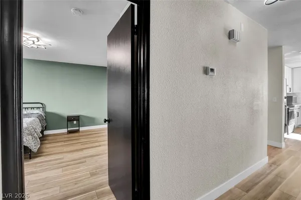 $2,000 | 6009 West Carpenteria Way, Las Vegas, NV 89108