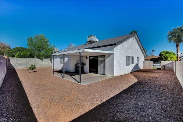 $2,000 | 6009 West Carpenteria Way, Las Vegas, NV 89108