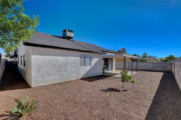 $2,000 | 6009 West Carpenteria Way, Las Vegas, NV 89108