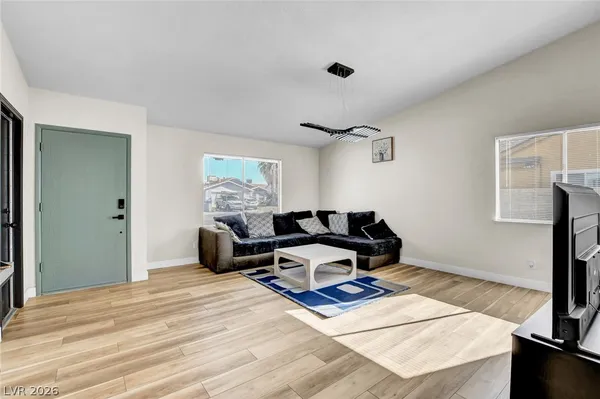 $2,000 | 6009 West Carpenteria Way, Las Vegas, NV 89108