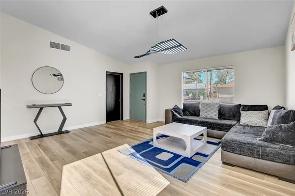 $2,000 | 6009 West Carpenteria Way, Las Vegas, NV 89108