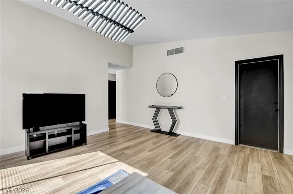 $2,000 | 6009 West Carpenteria Way, Las Vegas, NV 89108