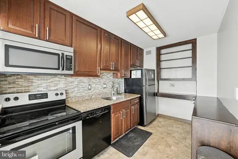 $174,900 | 2059 Huntington Avenue, Unit 503, Alexandria, VA 22303