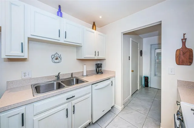 $118,000 | 5267 81st Street North, Unit 8, St. Petersburg, FL 33709