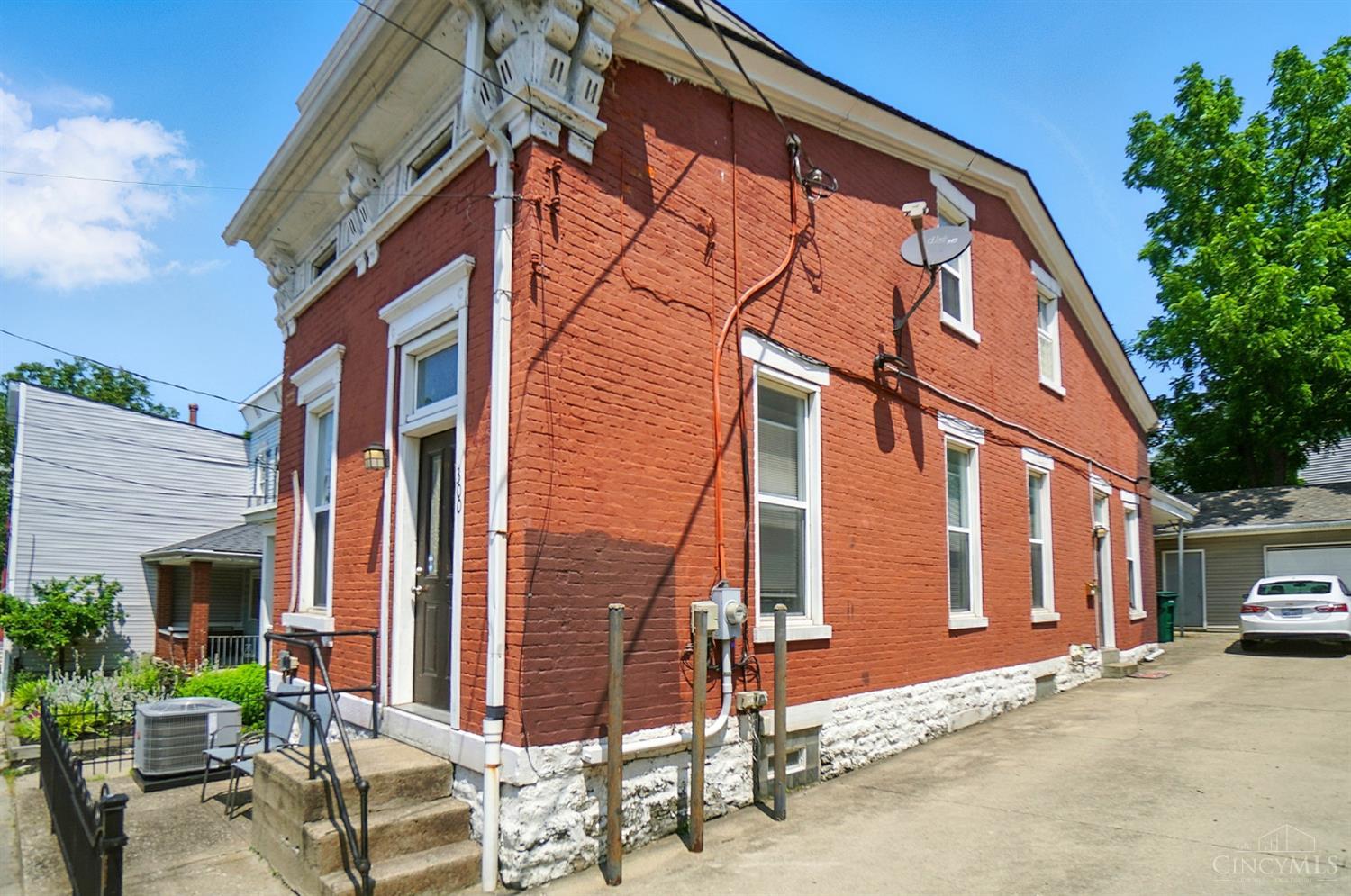300 Emming Street Cincinnati, OH 45219 - Photo 15 of 32