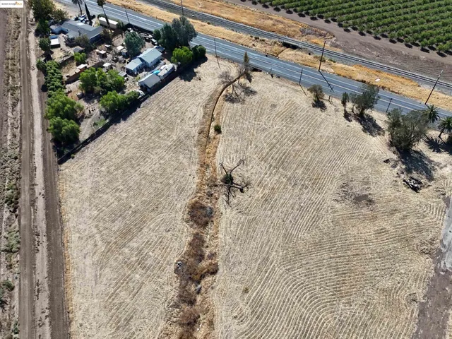 a view of a backyard of the house