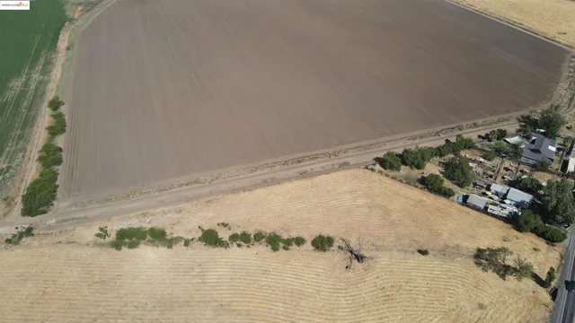 a picture of a bathroom