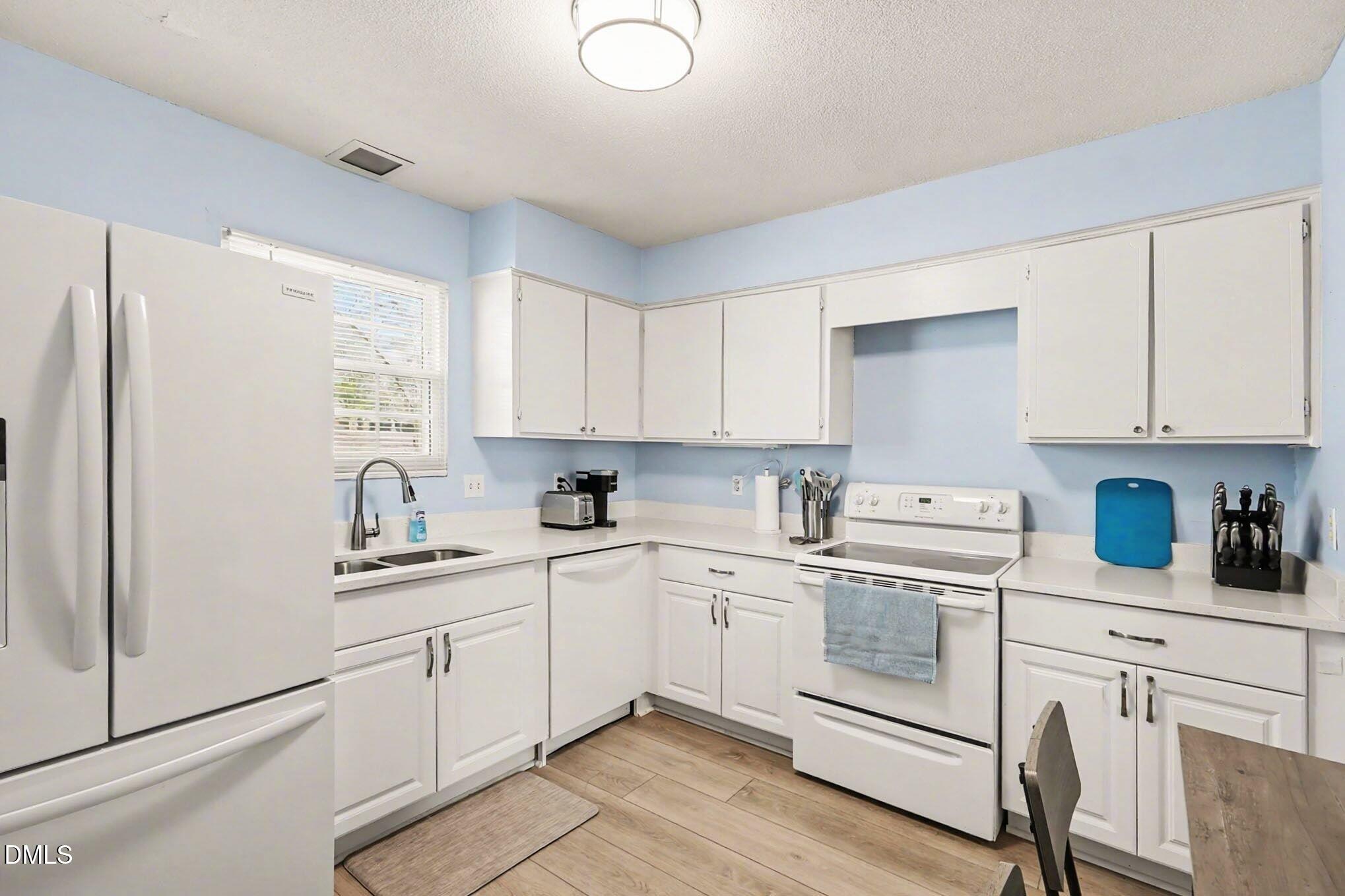 6407 New Market Way Raleigh, NC 27615 - Photo 9 of 34 009_file_2598