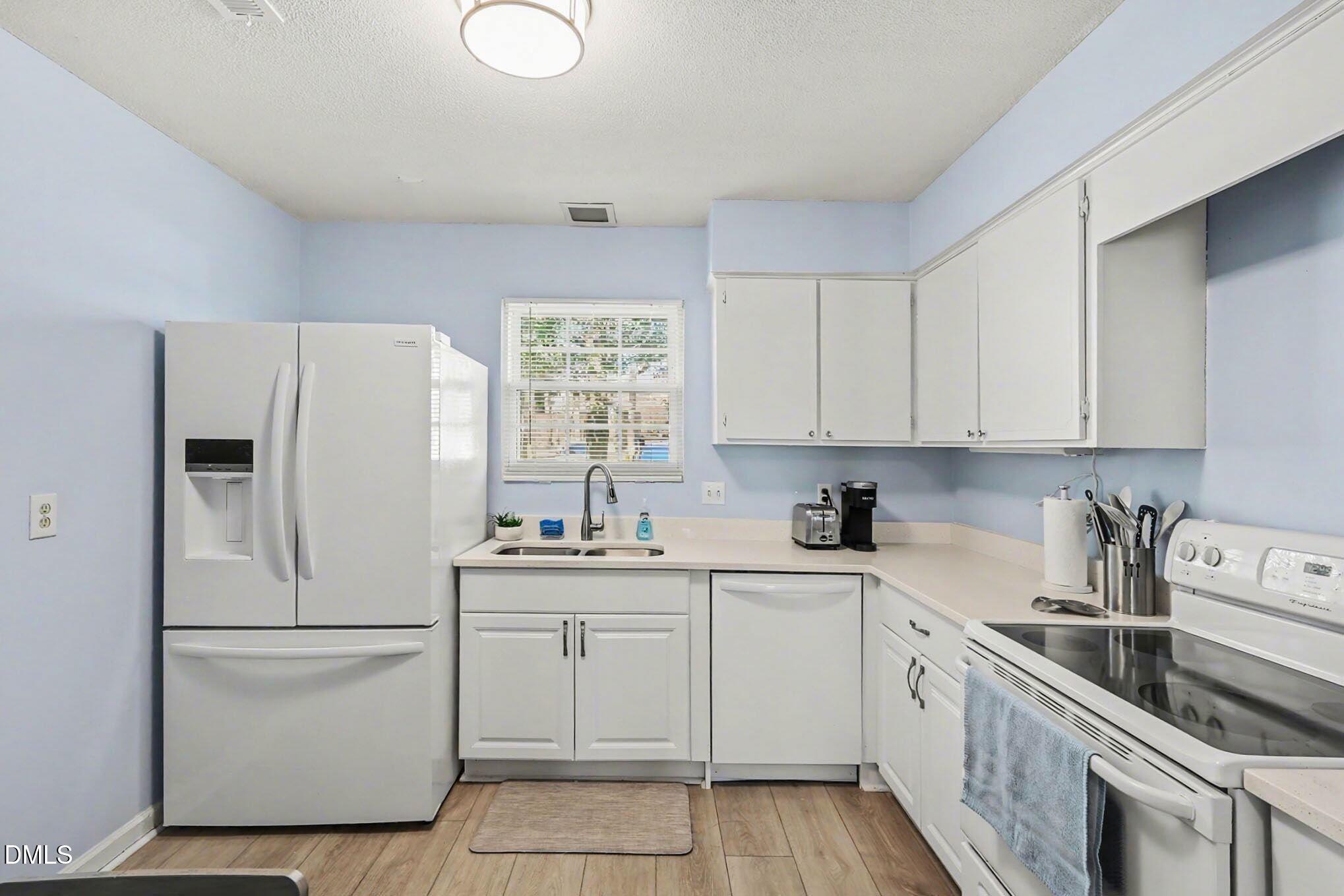 6407 New Market Way Raleigh, NC 27615 - Photo 10 of 34 008_file_6362