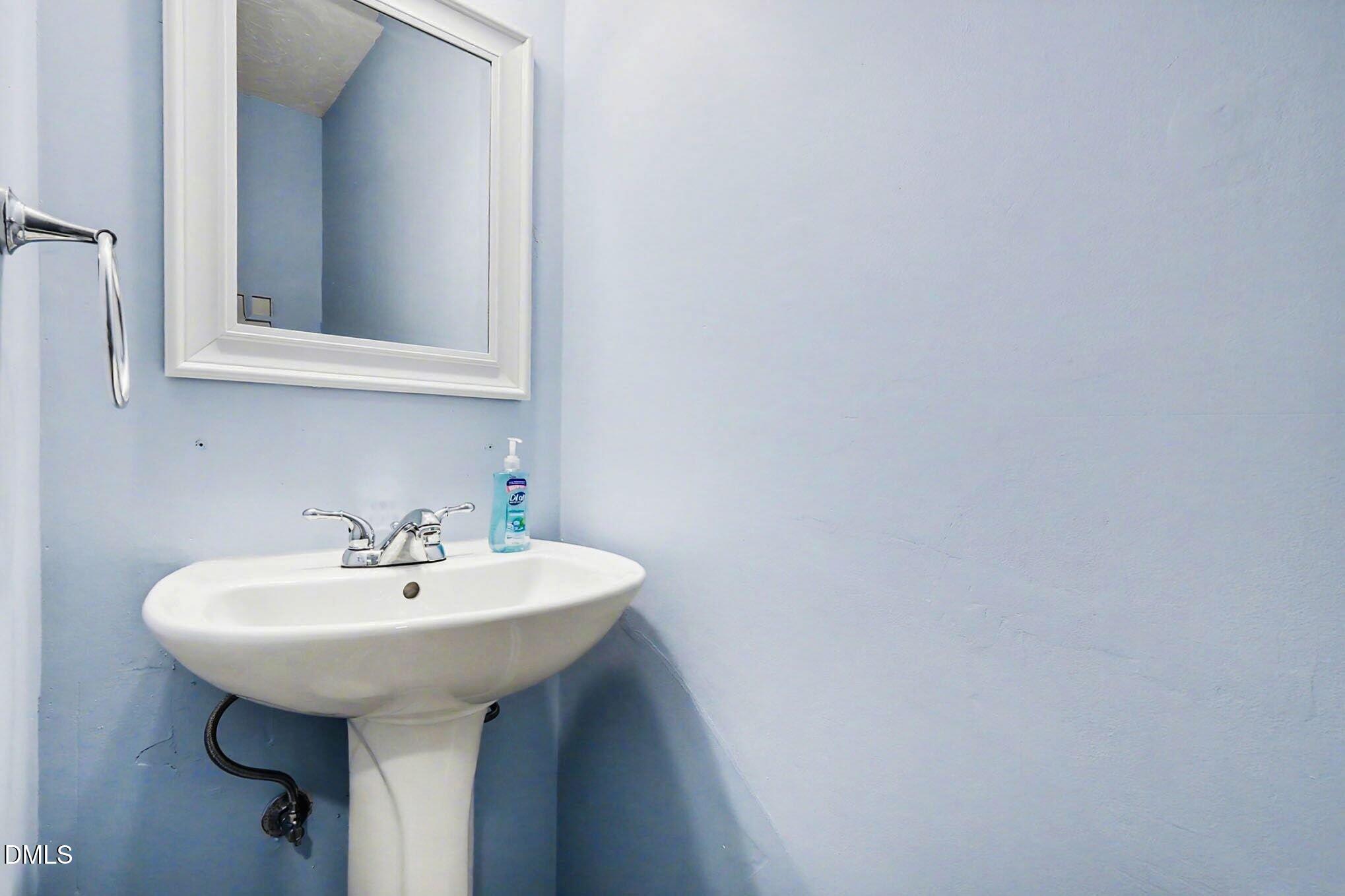 6407 New Market Way Raleigh, NC 27615 - Photo 13 of 34 014_file_6356